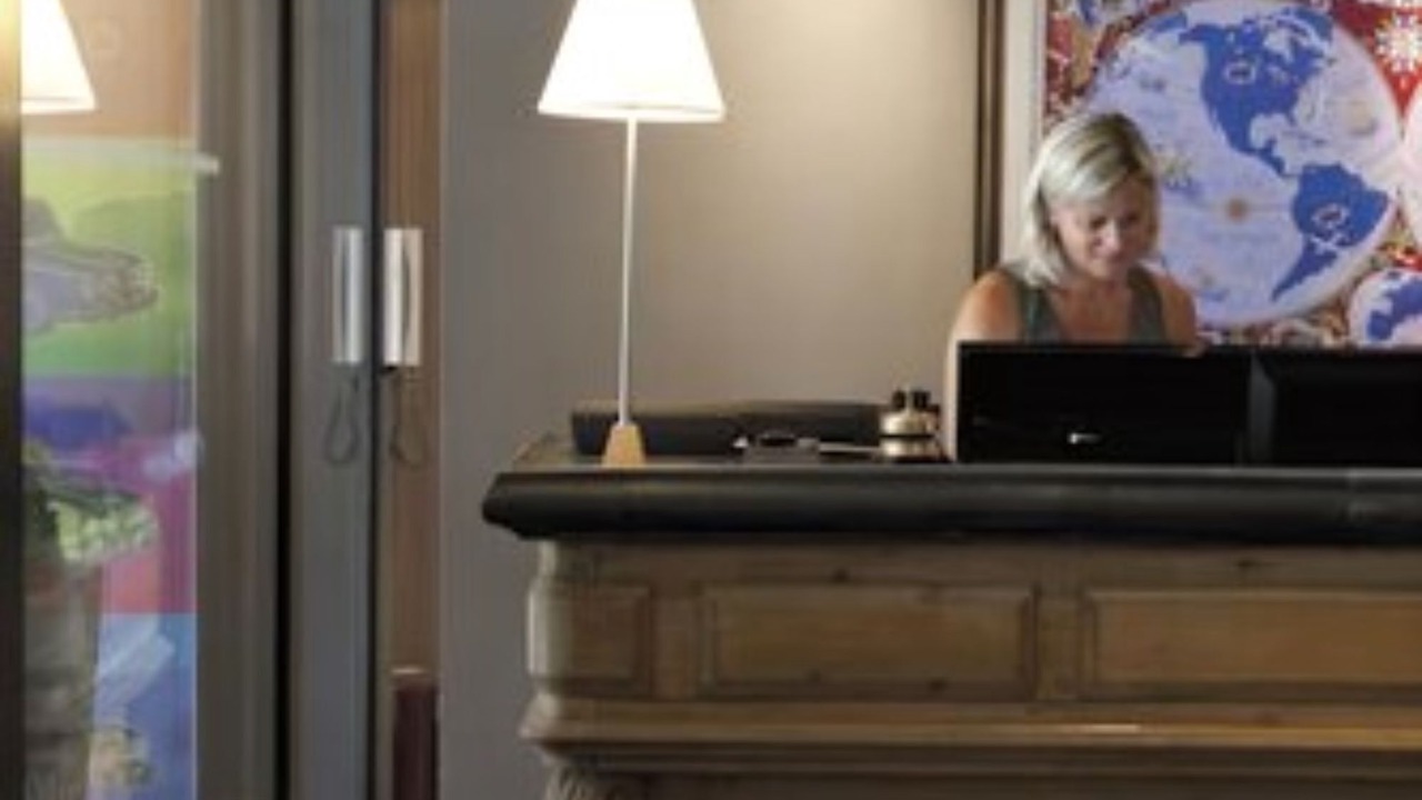 Photo of Others in Valence