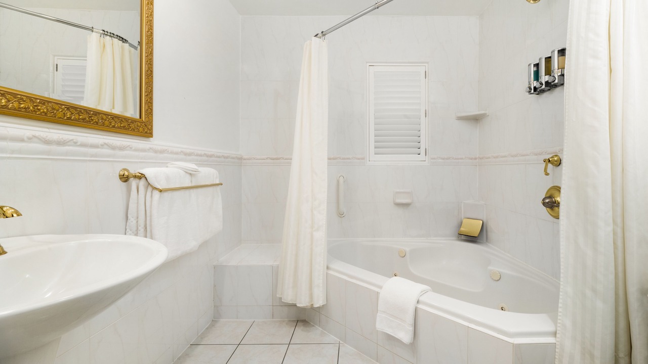 Photo of Bathroom in Golden Rectangle