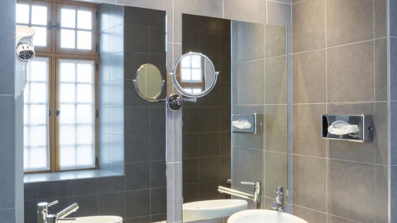 Photo of Others in Sedan