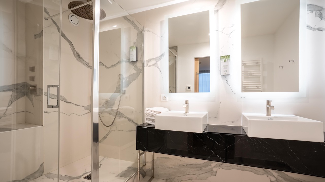 Photo of Bathroom in Suresnes