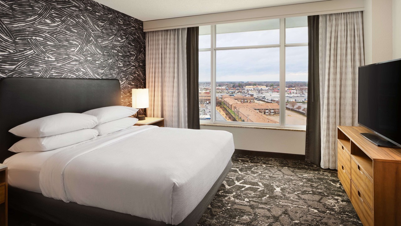 Photo of Bedroom in Coliseum Central