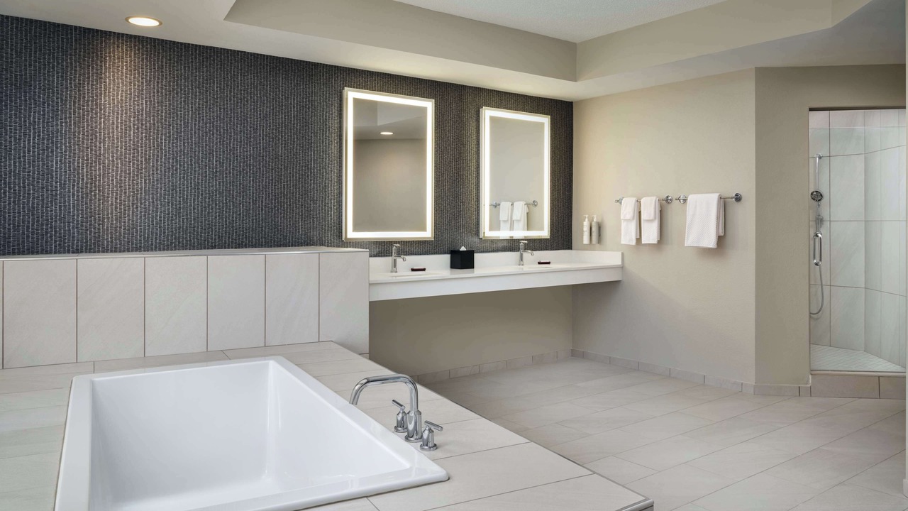 Photo of Bathroom in Coliseum Central
