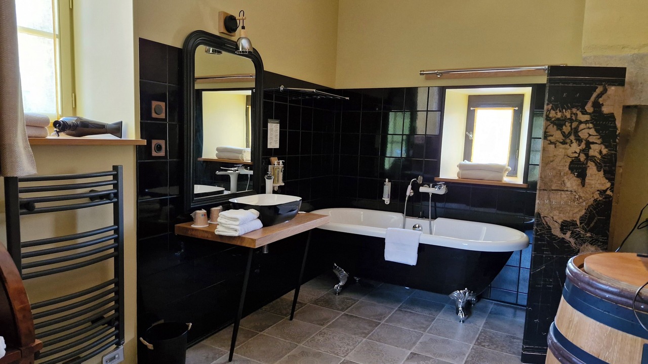Photo of Bathroom in Saulon-la-Rue