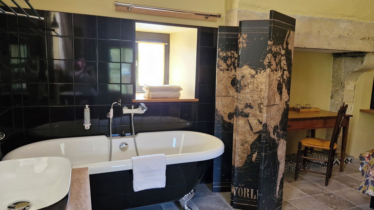 Photo of Bathroom in Saulon-la-Rue