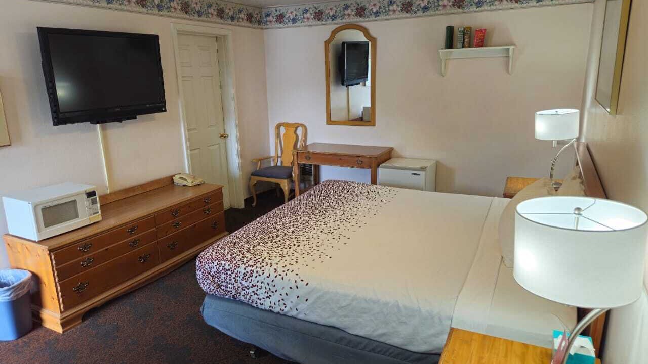 Photo of Bedroom in Grants Pass