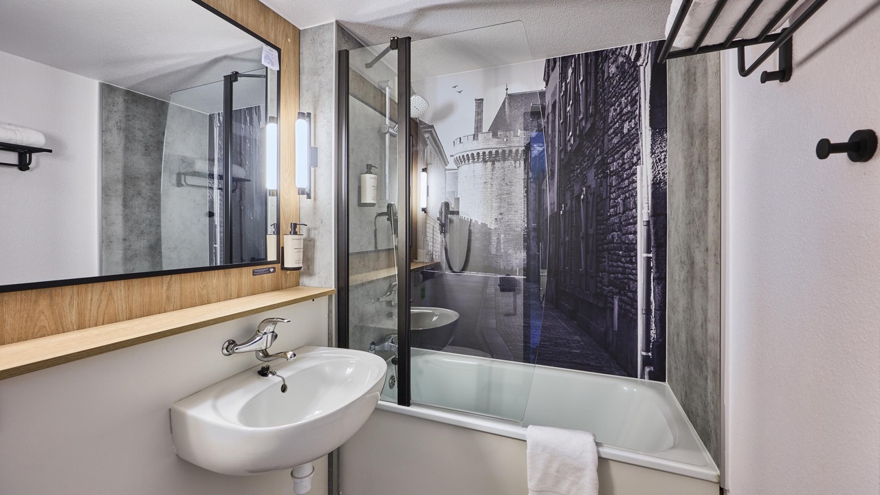 Photo of Others in Cerise