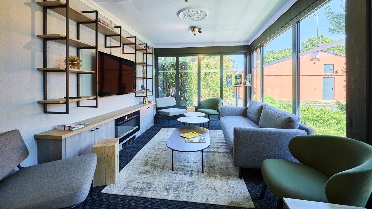 Photo of Others in Cerise