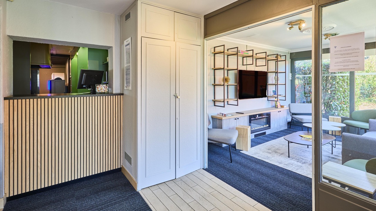 Photo of Others in Cerise