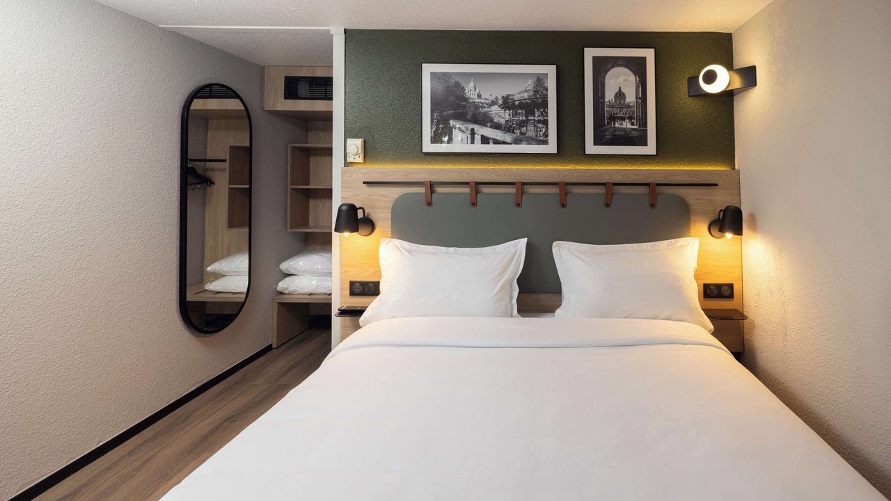 Photo of Bedroom in Cerise