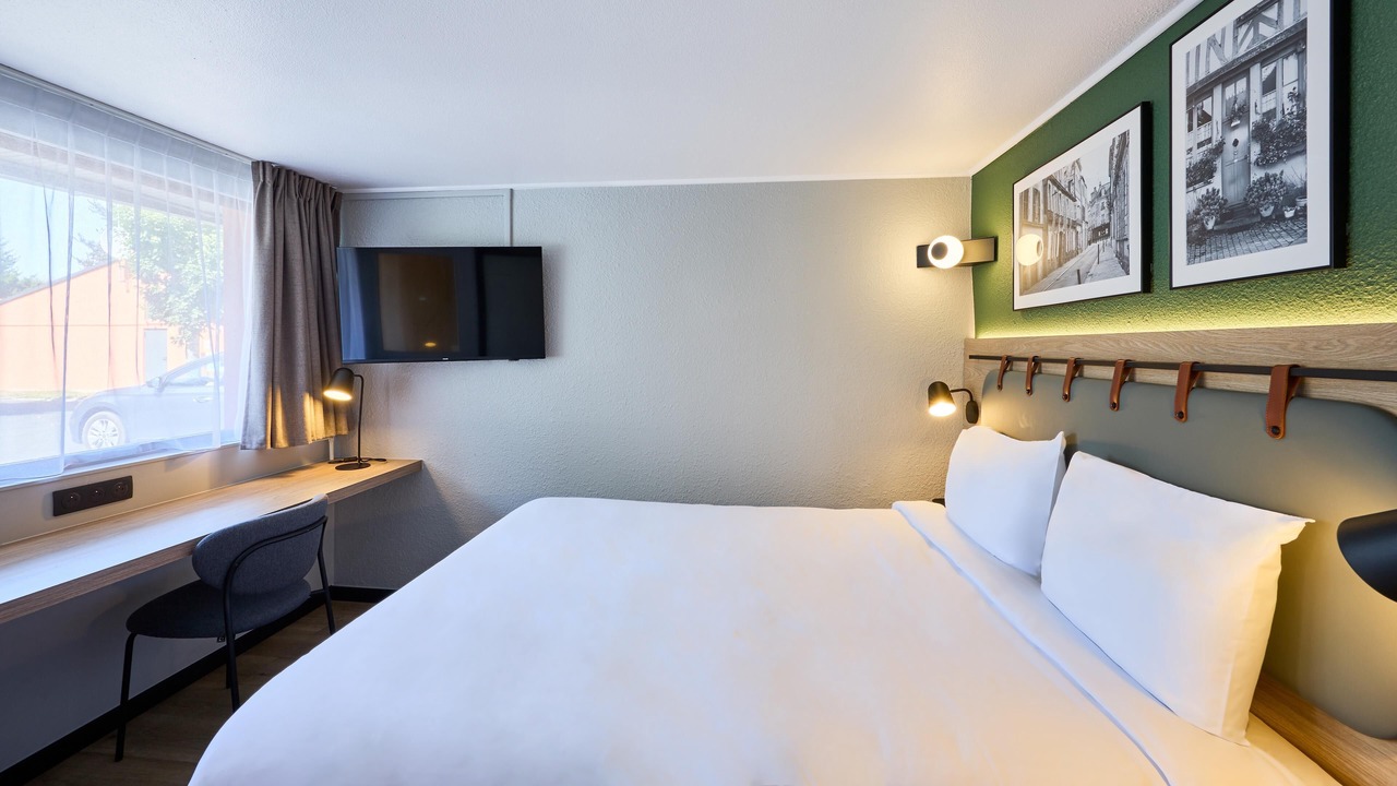 Photo of Others in Cerise