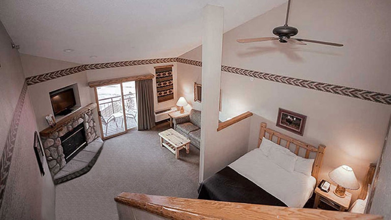 Photo of Livingroom in I-435 West KC-KS
