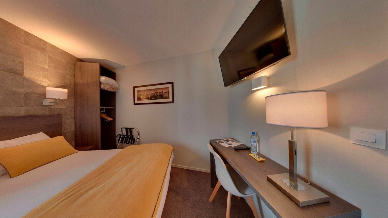 Photo of Bedroom in Villebon-sur-Yvette