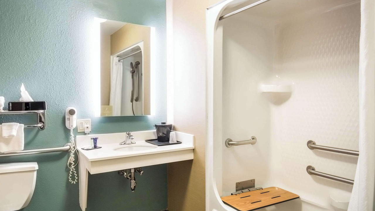 Photo of Bedroom in Dunmore