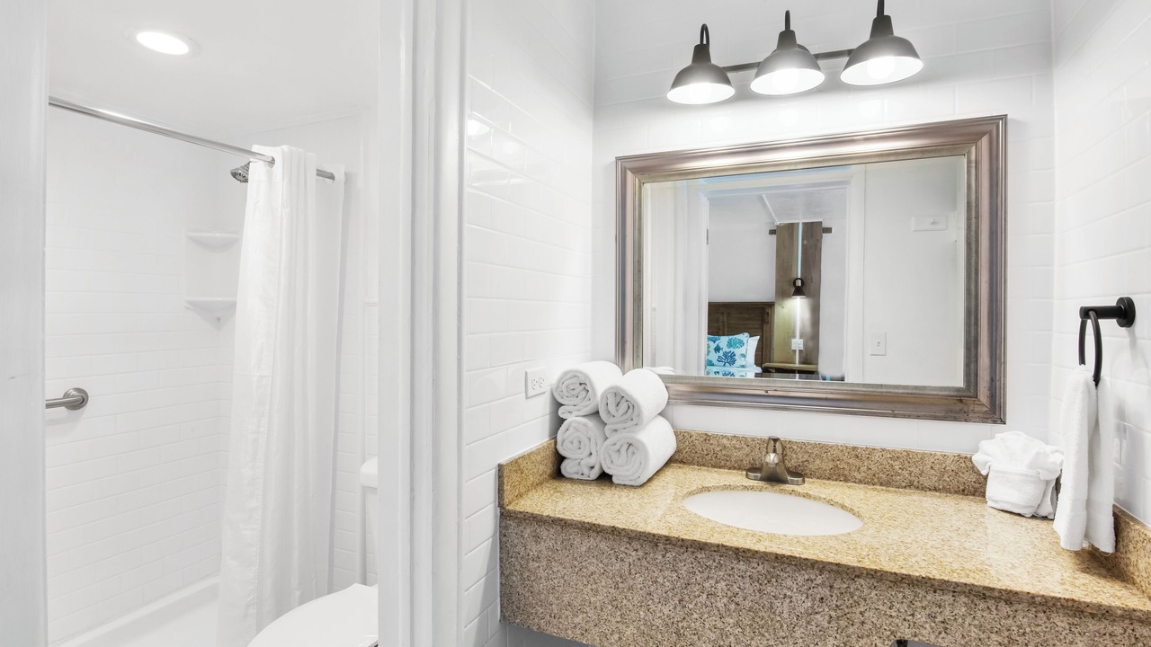 Photo of Bathroom in Marathon