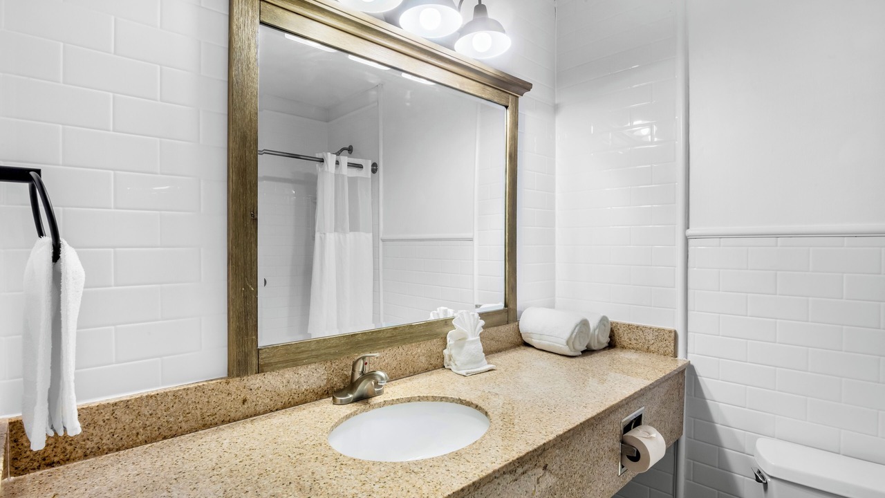 Photo of Bathroom in Marathon