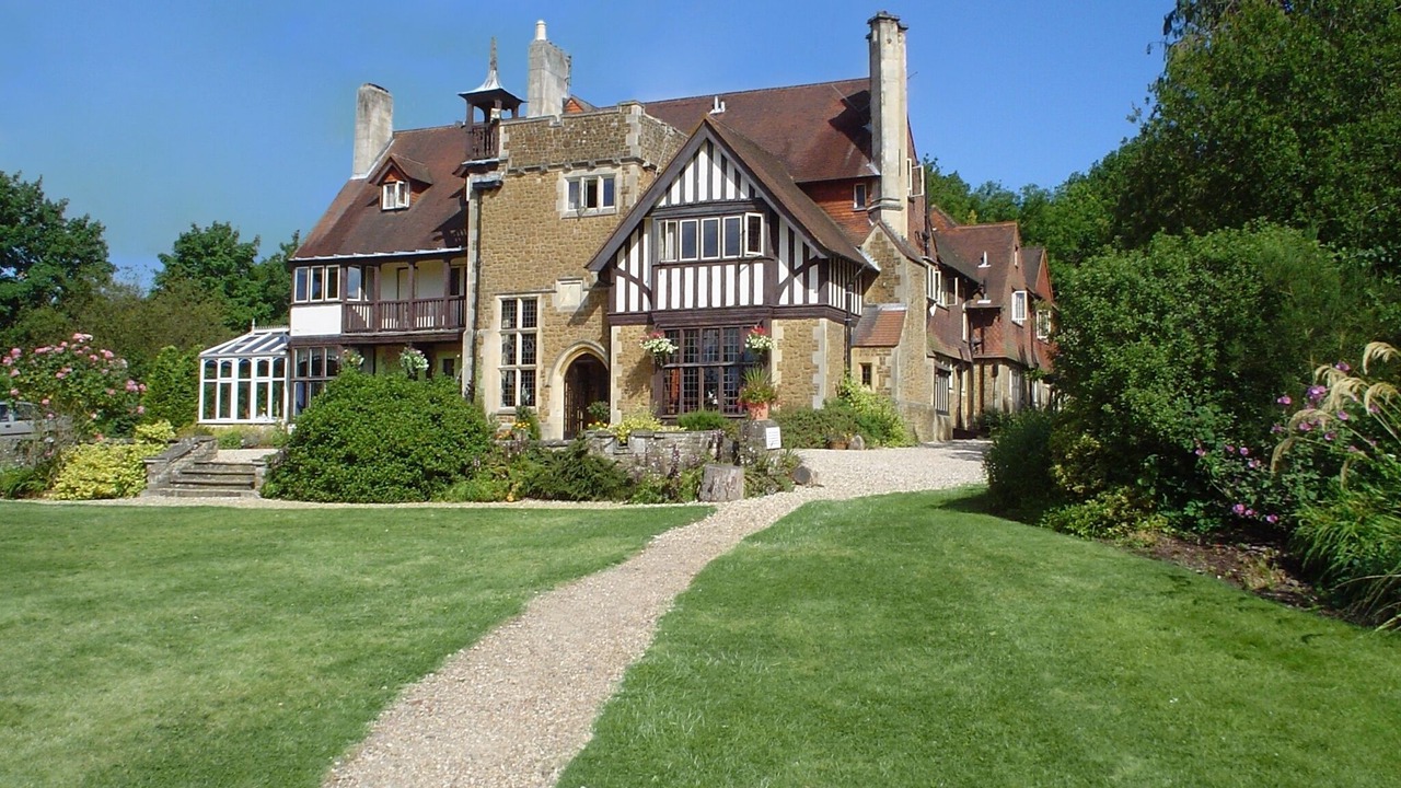 Photo of Buildings in Farnham