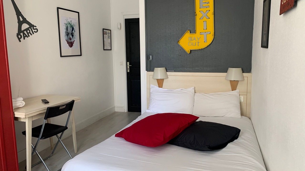 Photo of Bedroom in Rouen City Centre