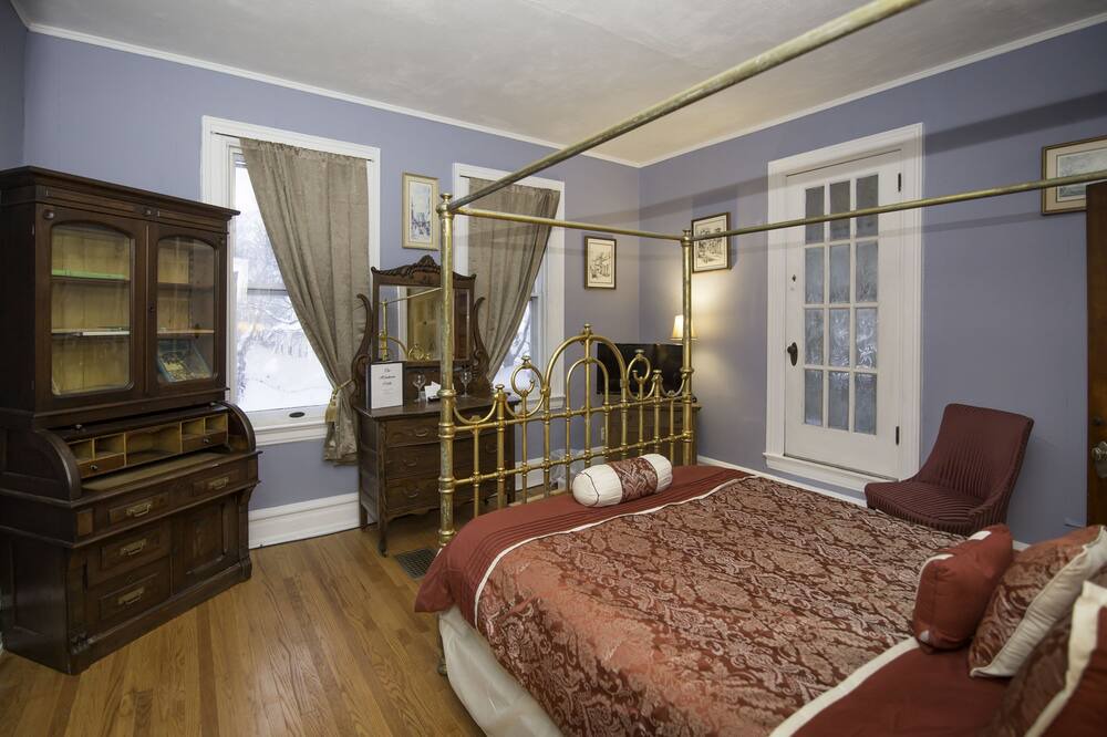 Photo of Bedroom in West Main HIll