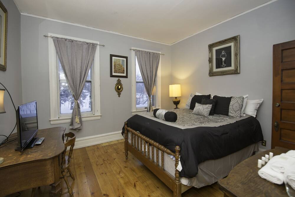 Photo of Bedroom in West Main HIll