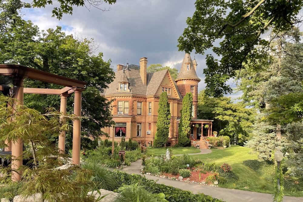 Photo of Outdoor in West Main HIll