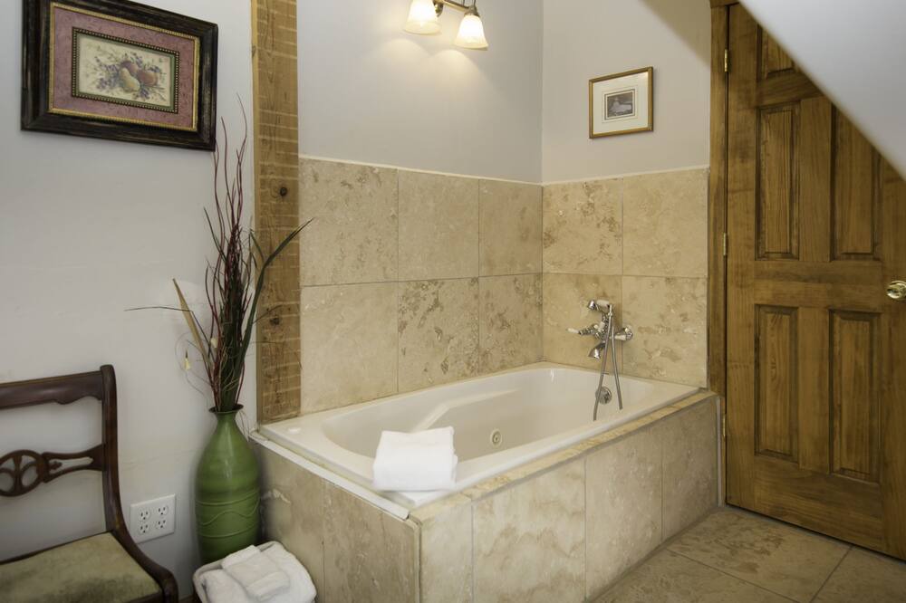 Photo of Bathroom in West Main HIll
