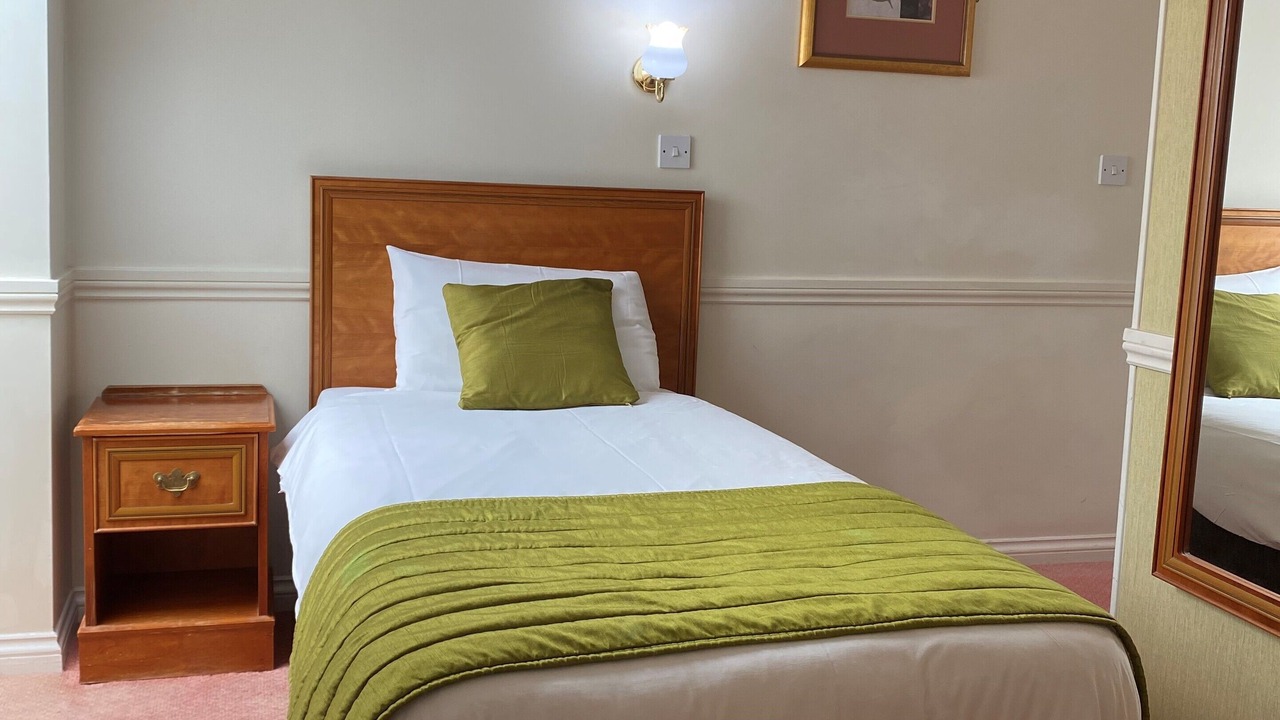 Photo of Bedroom in Alton