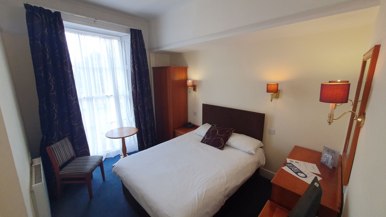 Photo of Bedroom in Alton