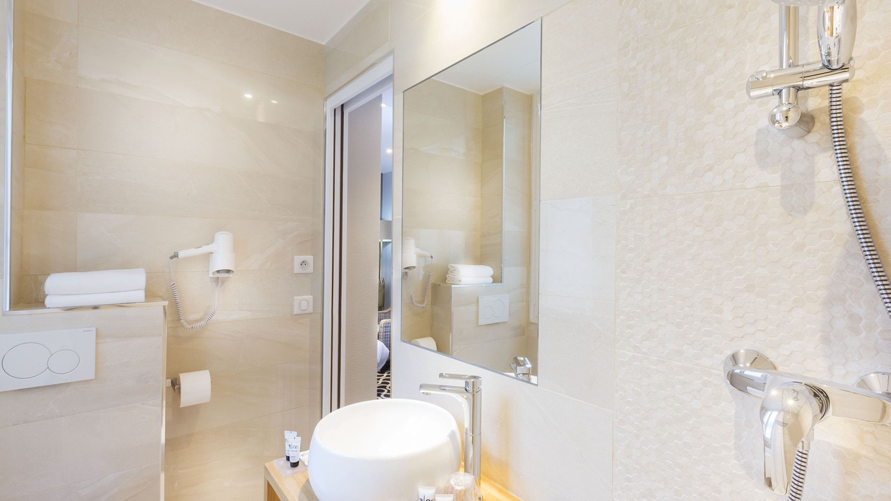 Photo of Bathroom in Quartier de la Folie-Mericourt