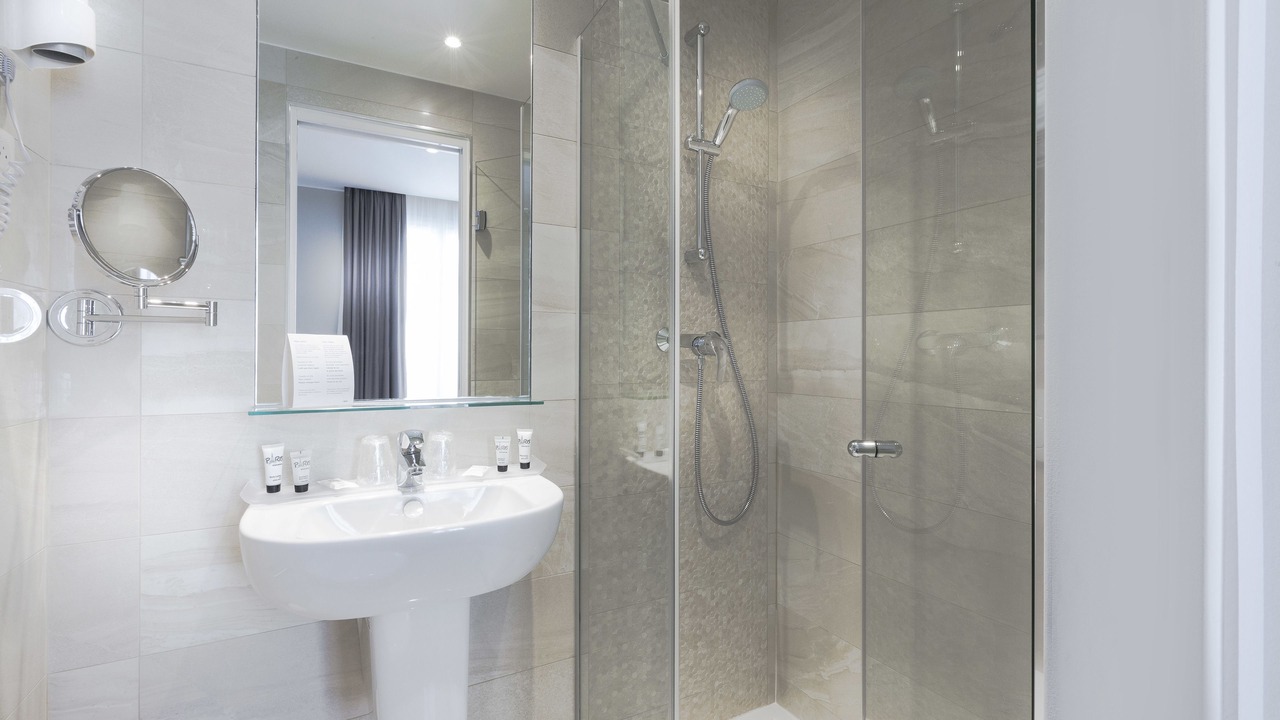 Photo of Bathroom in Quartier de la Folie-Mericourt