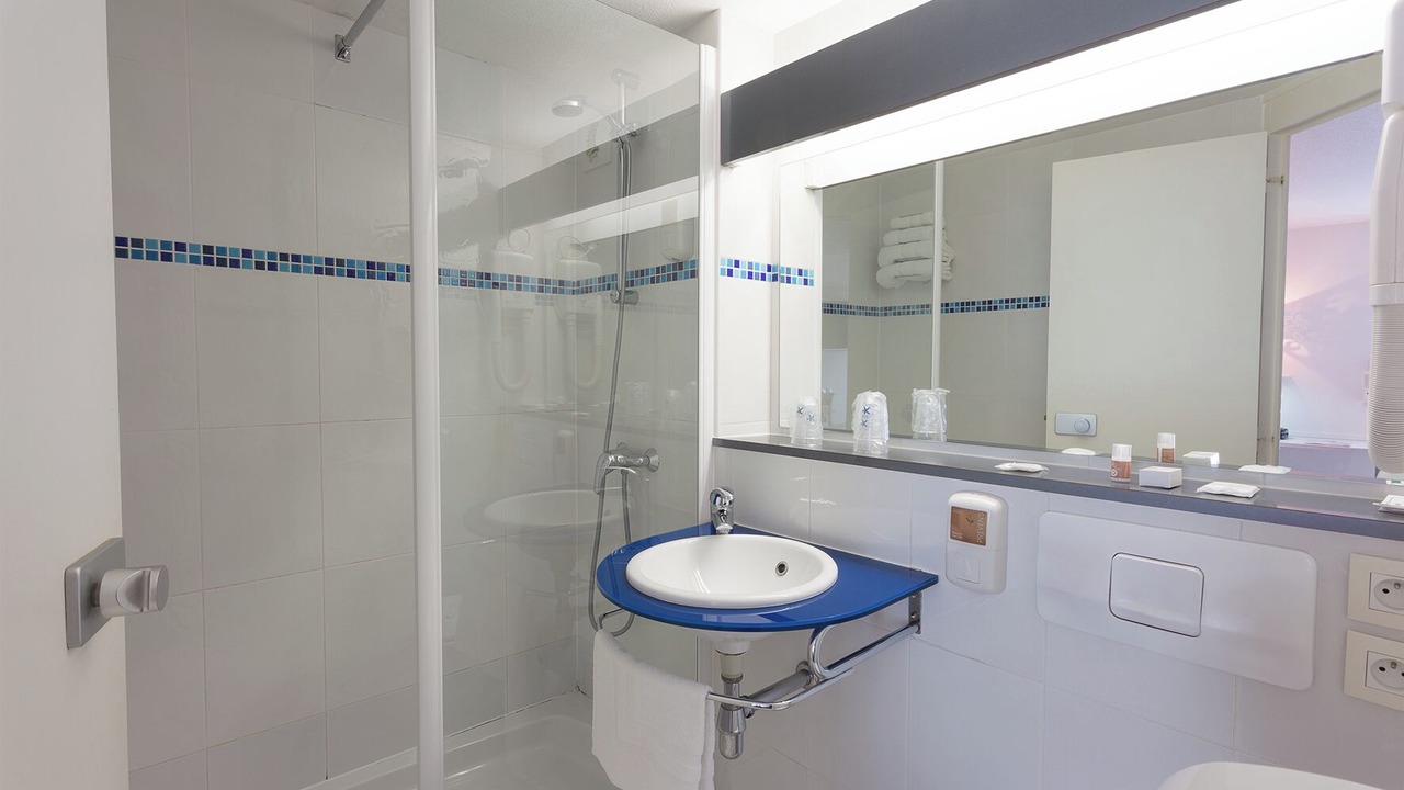 Photo of Bedroom in Saint-Saturnin