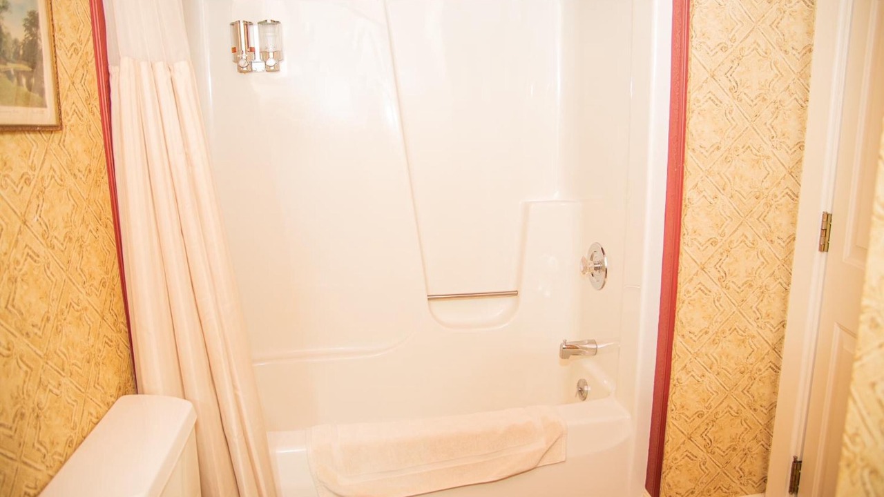 Photo of Bathroom in Glen Arbor