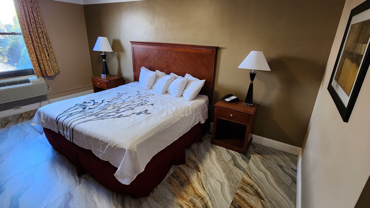 Photo of Bedroom in Elmwood Park