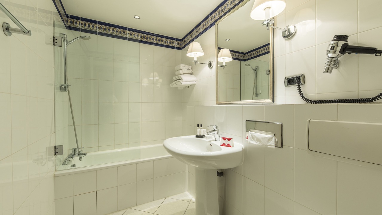 Photo of Bathroom in Bellecour - Hotel Dieu