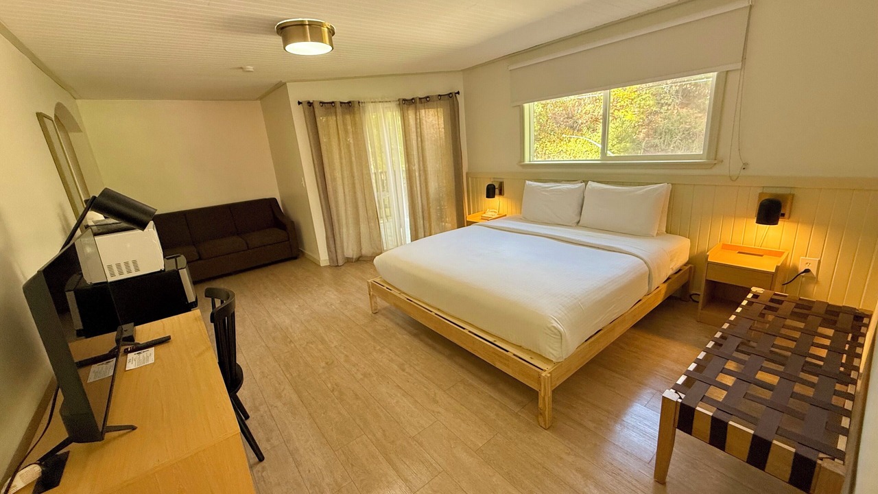 Photo of Bedroom in Manitou Springs Historic District