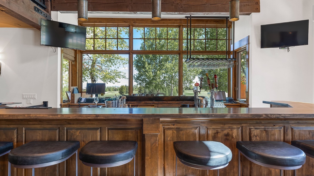 Photo of Others in Victor