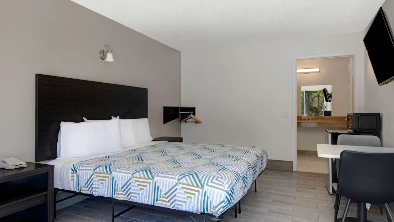 Photo of Bedroom in Branson West