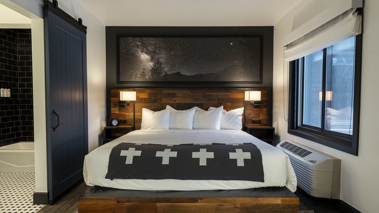 Photo of Bedroom in Peak 9