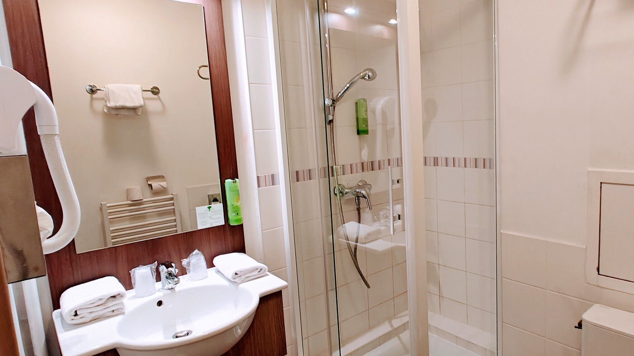 Photo of Bathroom in Lyon City Centre