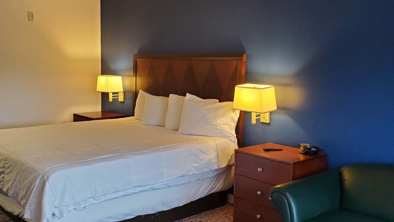 Photo of Bedroom in Omak