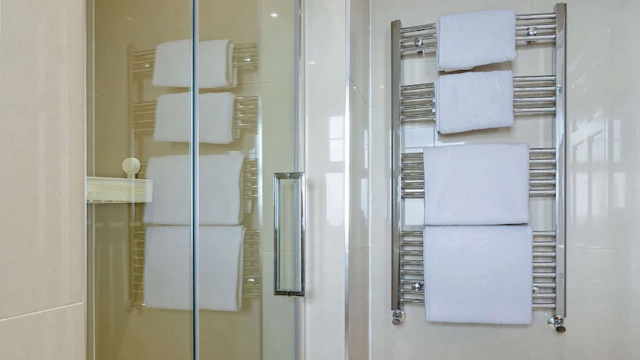 Photo of Bathroom in Maenporth