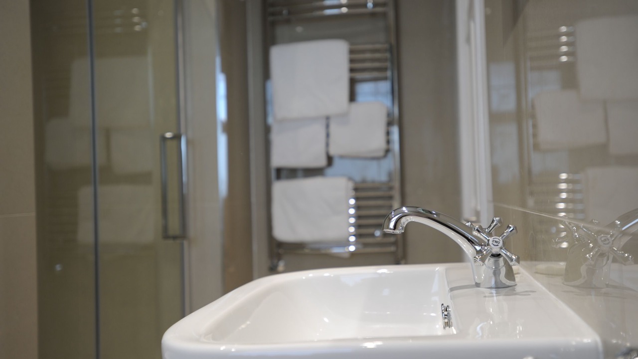 Photo of Bathroom in Maenporth