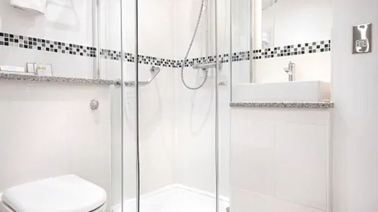 Photo of Others in Nostie