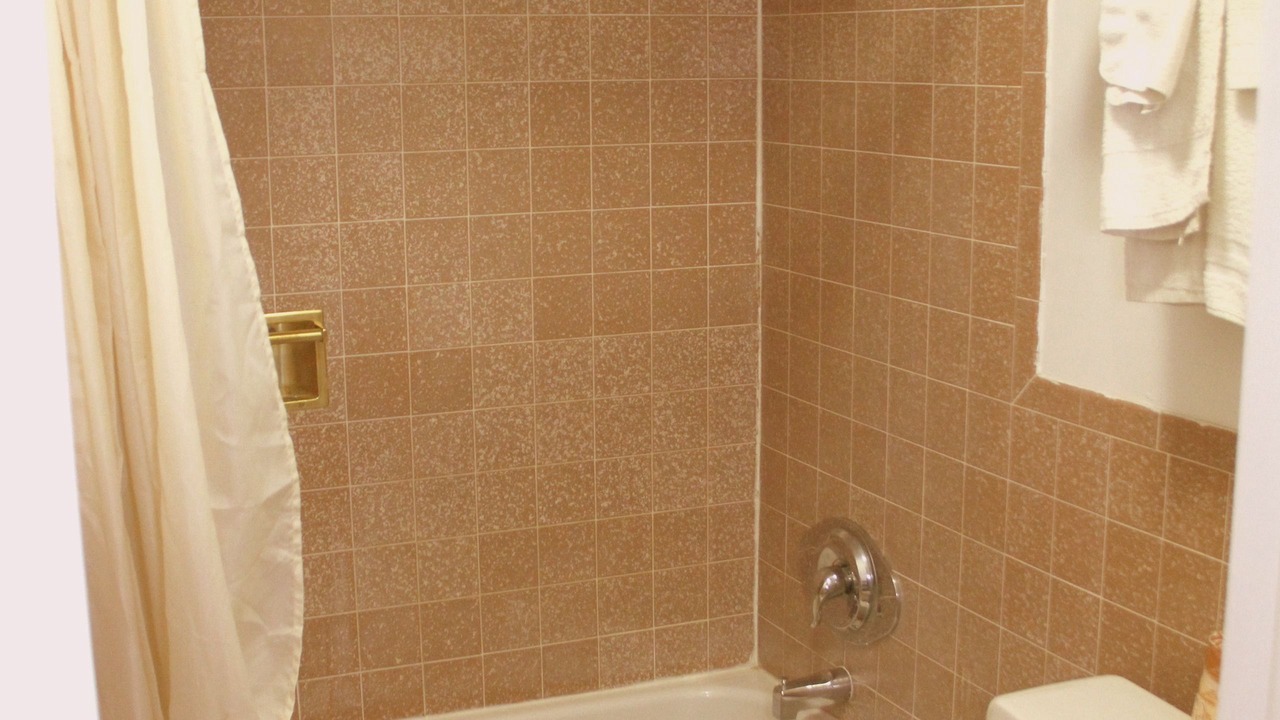 Photo of Bathroom in Lakeview