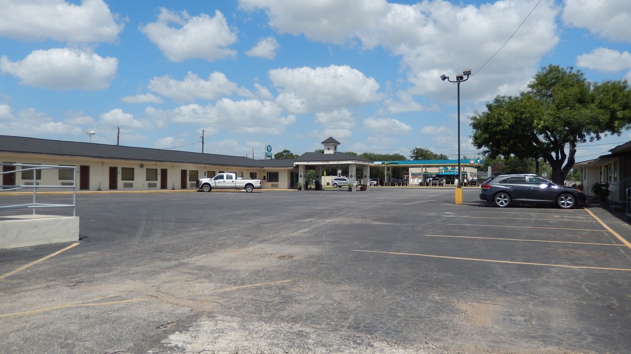 Photo of Others in Pearsall