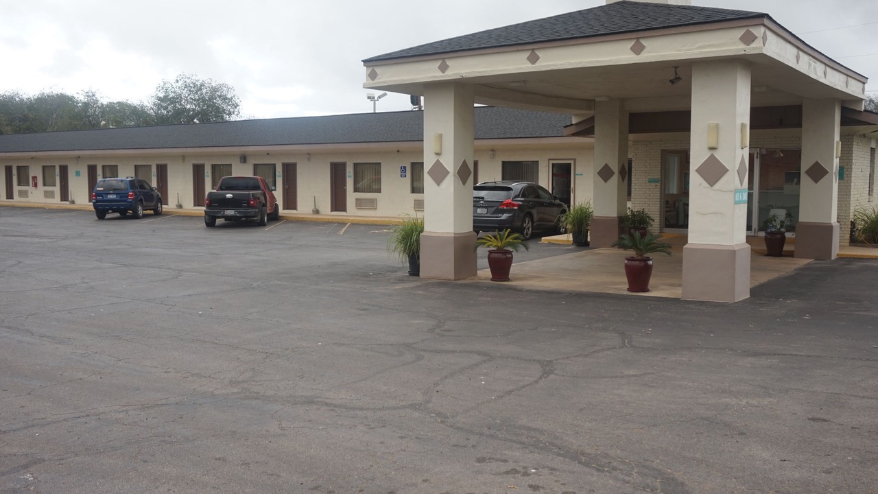 Photo of Others in Pearsall