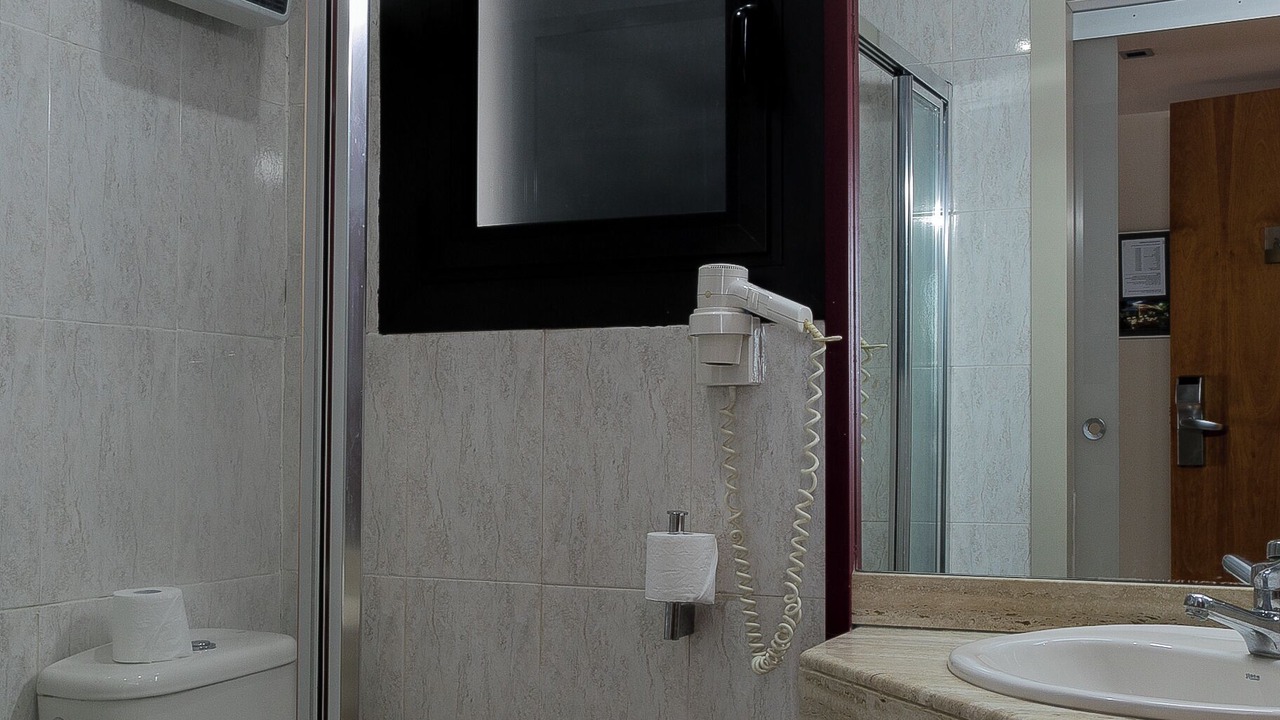 Photo of Bathroom in Barri Centre