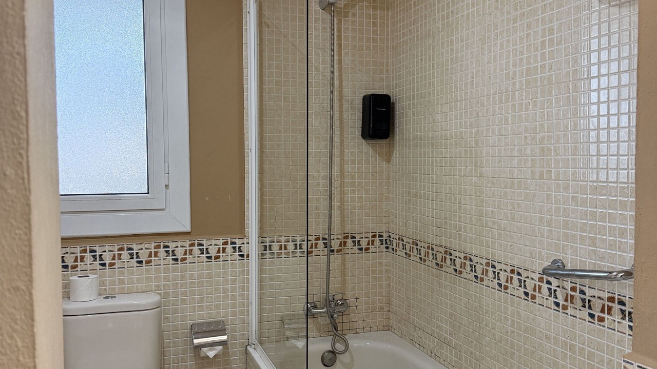 Photo of Bathroom in Barri Centre
