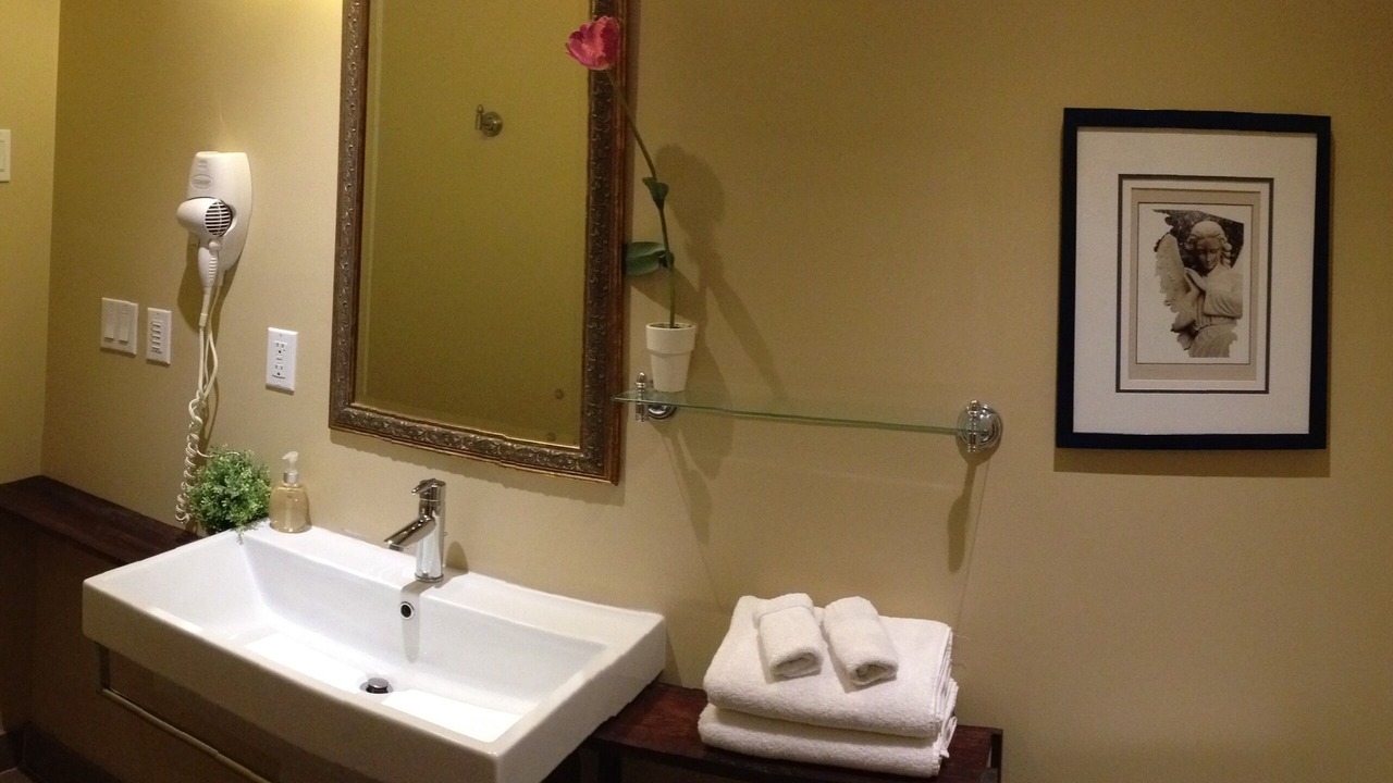 Photo of Bathroom in Cabbagetown South