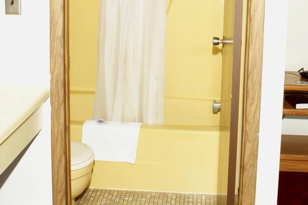 Photo of Bathroom in Albert Lea