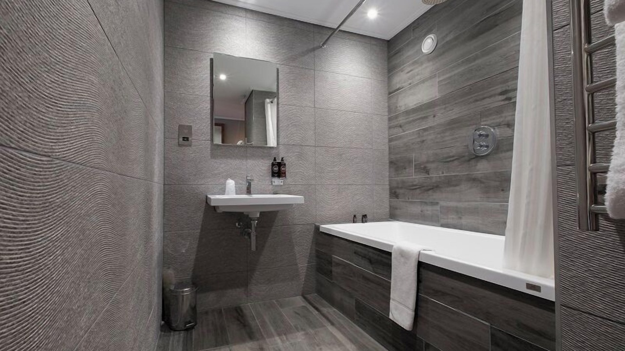 Photo of Bathroom in Luss